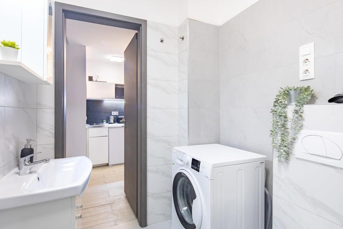 Central Room For Solo Traveller Budapest Exterior photo