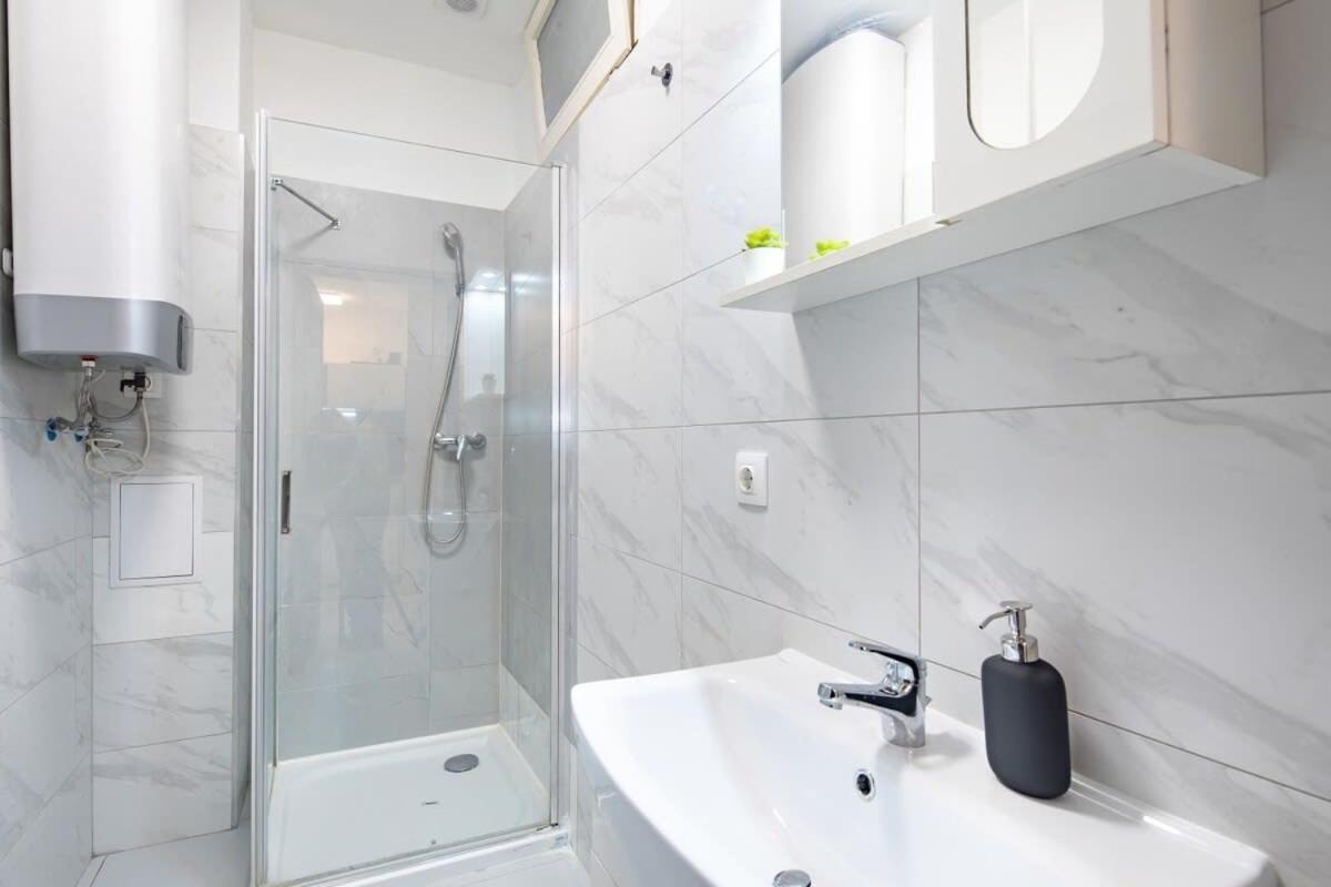 Central Room For Solo Traveller Budapest Exterior photo